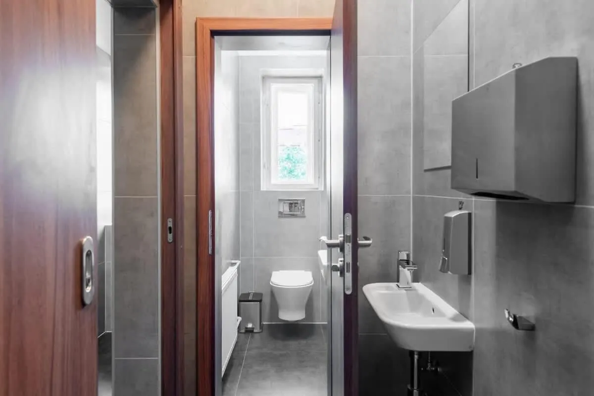 Well-Located Luxury 3Br Oasis In Central 프라하 체코