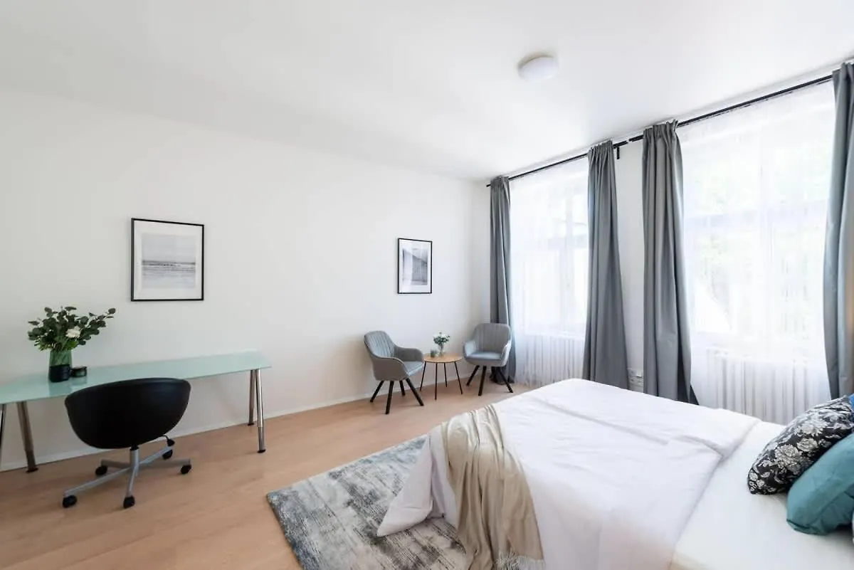 Well-Located Luxury 3Br Oasis In Central 프라하 아파트